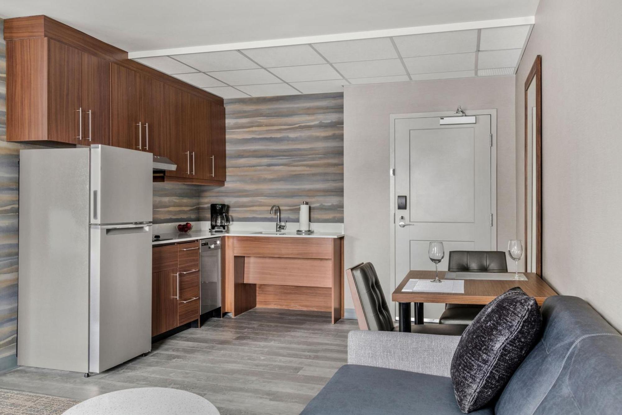 By Marriott Hotel Laval