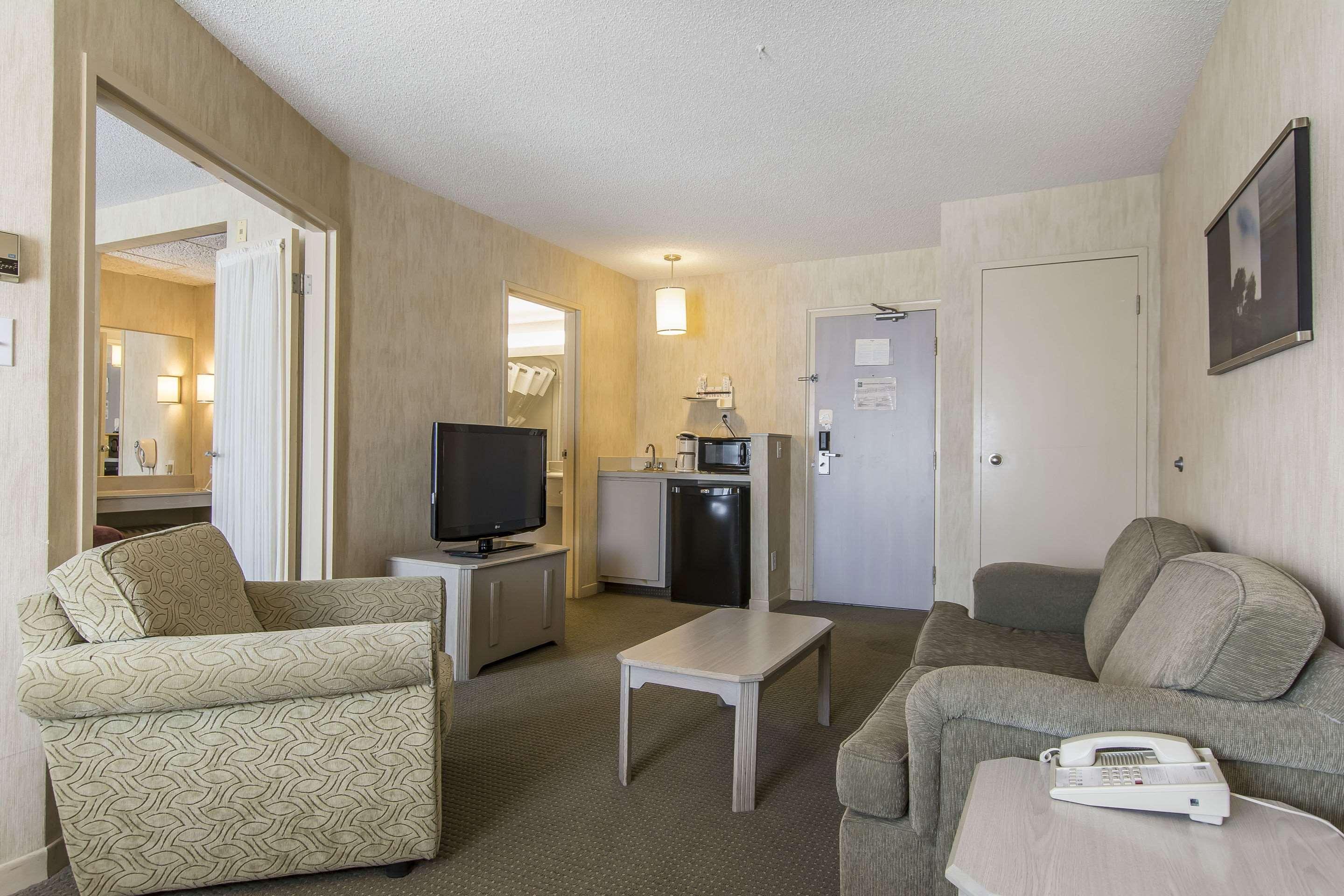 By Marriott Hotel Laval