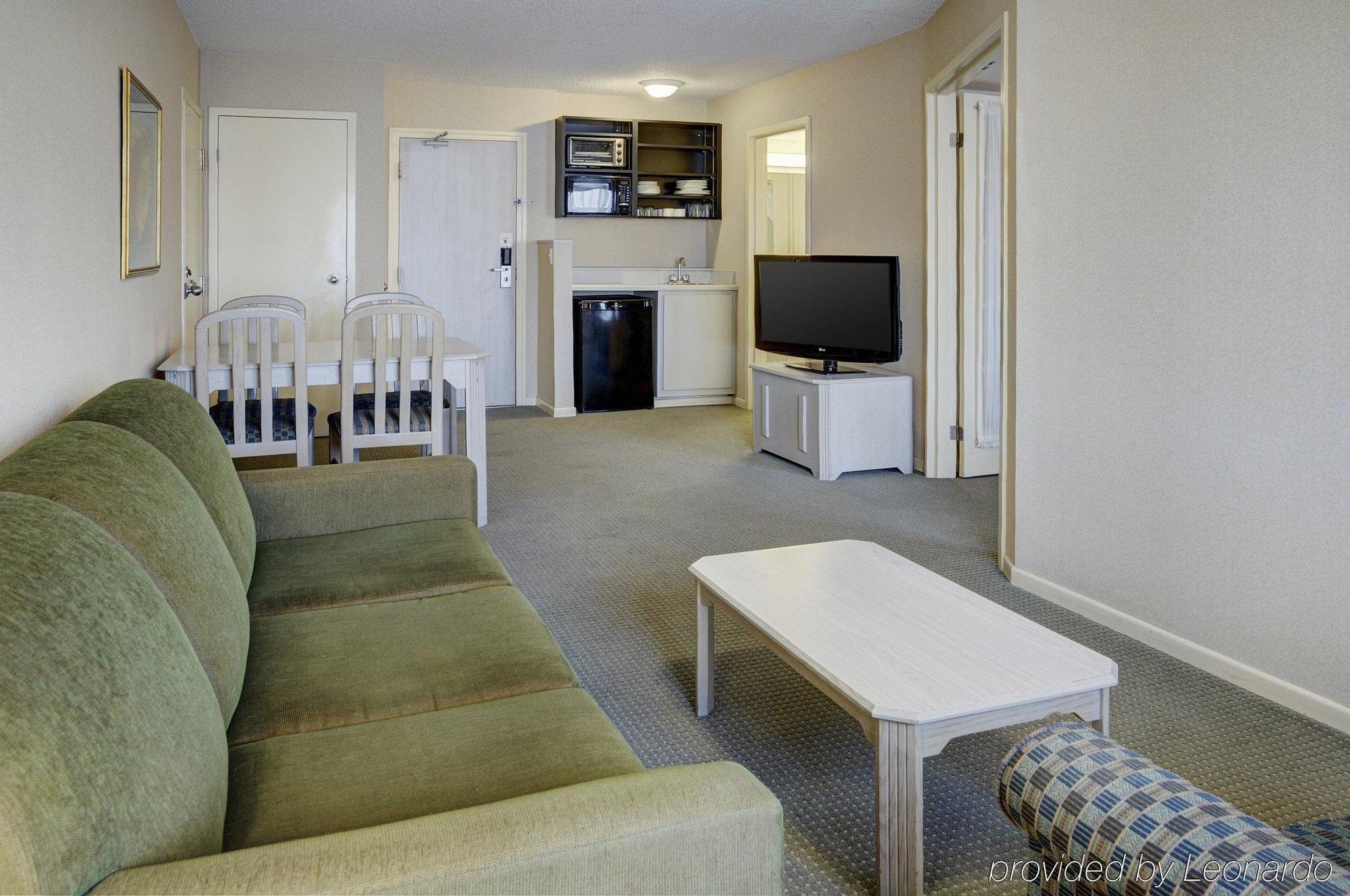 By Marriott 3* Laval